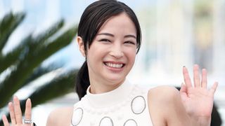 広瀬すずはノースリーブドレス・吉田羊は着物でカンヌ魅了!『遠い山なみの光』フォトコール&レッドカーペット