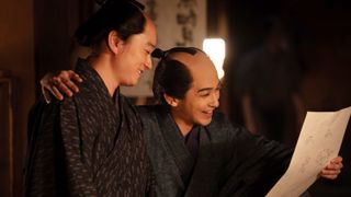 歌麿（染谷将太）の肩を抱く蔦重（横浜流星）…大河ドラマ「べらぼう～蔦重栄華乃夢噺～」第20回