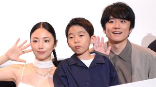 風間俊介＆MEGUMI、息子役と仲良く記念撮影！『劇場版　それでも俺は、妻としたい』公開御礼舞台あいさつ