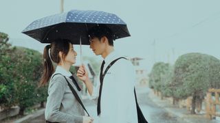 雨の中で見つめ合う…『劇場版 時をかける愛』日本上陸