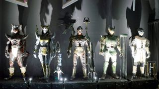 ゴ・ガドル・バらグロンギ立像が並ぶ!「超クウガ展」プレス内覧会