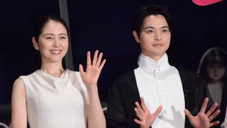 長澤まさみのドレスに熱視線！『ドールハウス』初日舞台あいさつ