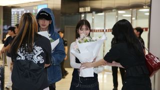 小芝風花＆佐藤健、韓国・金浦空港に到着！