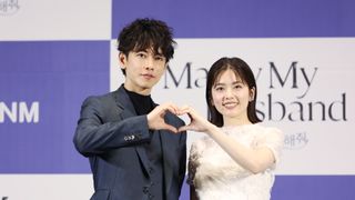 佐藤健、小芝風花をエスコート！ソウルで開催「私の夫と結婚して」制作発表会