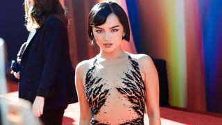 『スーパーマン』ヒーロー女優が艶やかドレスで魅了！ロサンゼルスプレミア