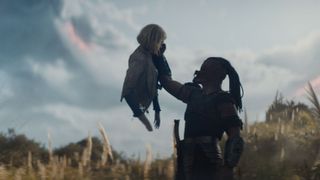 半身の少女アンドロイドがバディに…？『プレデター：バッドランド』場面写真