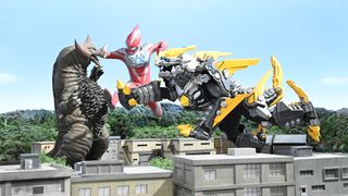「ウルトラマンオメガ」ゴモラ相手にオメガ&トライガロン共闘!8月放送回の場面写真
