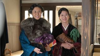 うれしそうな登美子（松嶋菜々子）と千代子（戸田菜穂）…「あんぱん」第18週「ふたりしてあるく 今がしあわせ」第90回