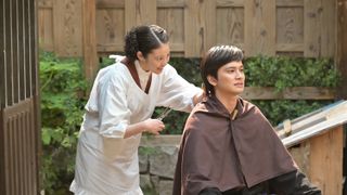 のぶ（今田美桜）が嵩（北村匠海）の髪を切り…「あんぱん」第20週「見上げてごらん夜の星を」第96回