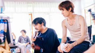 タイの撮影現場での様子を捉えた『(LOVE SONG)』メイキング写真