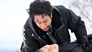 倒れる皆実、傷だらけの心太朗…『映画ラストマン -FIRST LOVE-』場面写真（全6枚）