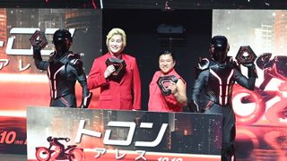 スギちゃん、赤色デニムベストで“ワイルドだぜぇ”！映画『トロン：アレス』東京侵食ナイト