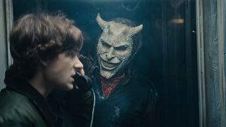 殺人鬼グラバーが復活！『ブラックフォン ２』場面写真