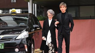 木村拓哉、倍賞千恵子を華麗にエスコート　映画『TOKYOタクシー』タクシーセレモニー