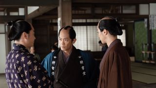 馬琴（津田健次郎）の失言に歌麿（染谷将太）が神対応「べらぼう」第41回場面写真