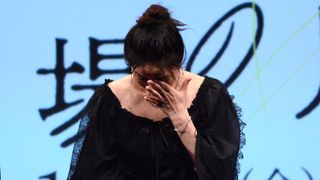 井川遥、感極まり涙…堺雅人とサプライズ登場　『平場の月』上映後舞台挨拶