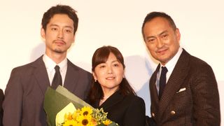 坂口健太郎、髪バッサリでイメチェン！『盤上の向日葵』初日舞台あいさつ