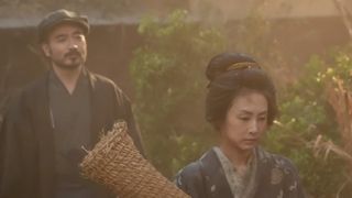 タエ（北川景子）の前に記者（岩崎う大）が現れて…朝ドラ「ばけばけ」第7週「オトキサン、ジョチュウ、OK？」第34回