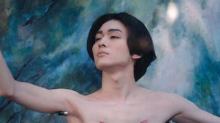 絶世の美青年（市川染五郎）が“標本”に…「人間標本」衝撃の場面写真＜7枚＞