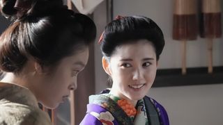 鋭い目でトキ（高石あかり）を見るリヨ（北香那）…朝ドラ「ばけばけ」第9週「スキップ、ト、ウグイス。」第44回