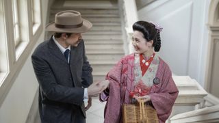 リヨ（北香那）の手を取るヘブン（トミー・バストウ）…朝ドラ「ばけばけ」第9週「スキップ、ト、ウグイス。」第45回