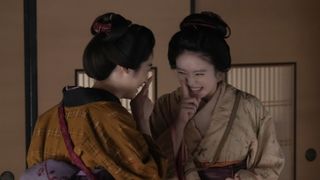 楽しそうなトキ（高石あかり）＆ウメ（野内まる）…朝ドラ「ばけばけ」第55回の場面写真