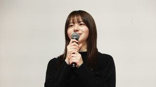 『野球どアホウ未亡人』の監督最新作！吉田伶香主演『翔んだタックル大旋風』初日舞台あいさつ