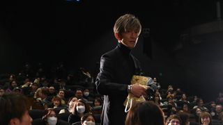 木村拓哉、観客にポップコーン手渡し！映画『教場』舞台あいさつでサプライズ