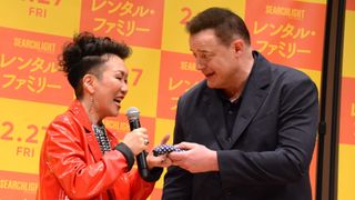 ブレンダン・フレイザー、涙する子役＆HIKARI監督に神対応！映画『レンタル・ファミリー』チャリティー試写会