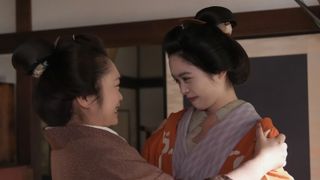 フミ（池脇千鶴）たちは歓喜するが…朝ドラ「ばけばけ」第108回の場面写真