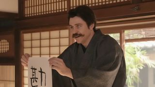 ヘブン（トミー・バストウ）が発表して…朝ドラ「ばけばけ」第111回の場面写真