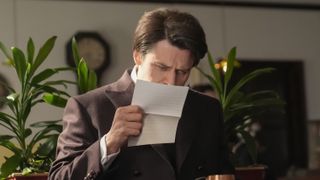 ヘブン（トミー・バストウ）は何をしているのか…朝ドラ「ばけばけ」第117回の場面写真