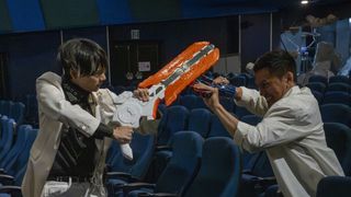 閉館した丸の内TOEIが舞台に！「仮面ライダーゼッツ」第26話場面カット