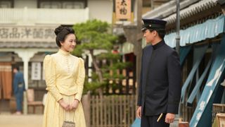 【画像7枚】朝ドラ「風、薫る」直美（上坂樹里）、海軍中尉（藤原季節）と鹿鳴館の外で…第14回場面写真