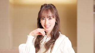 「アギト」25周年、“真魚ちゃん”も大人な女性に！「真アギト展」秋山莉奈インタビュー撮り下ろし写真