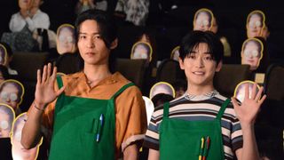 目黒蓮＆高橋文哉、半袖＆エプロンで登場！『SAKAMOTO DAYS』公開記念舞台あいさつ