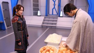 泣きたい刹那、大量の玉ねぎを切る！「超宇宙刑事ギャバン インフィニティ」第12話場面写真