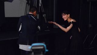 綾瀬はるか、肩出し黒ドレスで登壇！大悟（千鳥）が再びエスコート『箱の中の羊』初日舞台挨拶