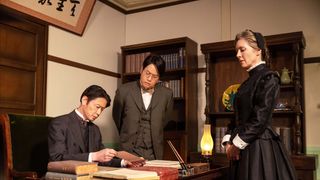 【画像9枚】朝ドラ「風、薫る」バーンズ（エマ・ハワード）が院長（筒井道隆）たちと話して…第55回場面写真