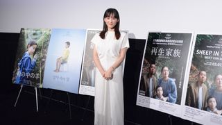 綾瀬はるか、純白衣装で登壇『箱の中の羊』舞台挨拶