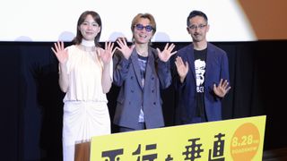 のん、純白ドレスで魅了！SUPER EIGHT安田章大と登壇『平行と垂直』東京プレミア