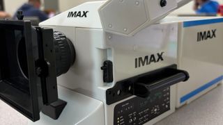 サンディエゴ・コミコンで販売！話題の「IMAXカメラ型ポップコーンボックス」開封してみた