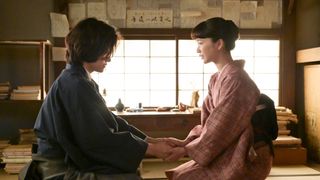 【画像7枚】朝ドラ「風、薫る」りん（見上愛）がシマケン（佐野晶哉）の手を握って…第104回場面写真