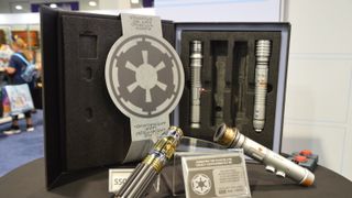 『スター・ウォーズ』限定1,500セットのライトセーバーボックス！「D23」限定グッズまとめ