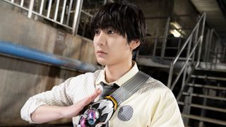 主人公はお嬢様の専属マイスター！「仮面ライダーマイス」第1話場面カット