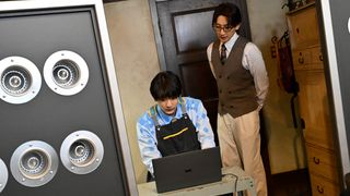 宙が達臣に協力を依頼！「仮面ライダーマイス」第4話場面カット