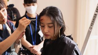 「ダウンタイム」劇中で美容整形するキャストたち＜メイキング＆場面写真8枚＞
