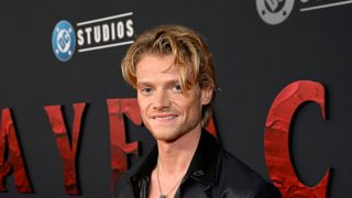 トム・リス・ハリスら『クレイフェイス』LAプレミアに集結！