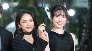レッドカーペットで仲よくくっつく永野芽郁＆平祐奈