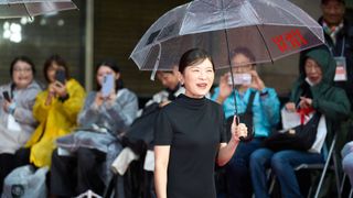 伊藤沙莉、笑顔でレッドカーペットに登場